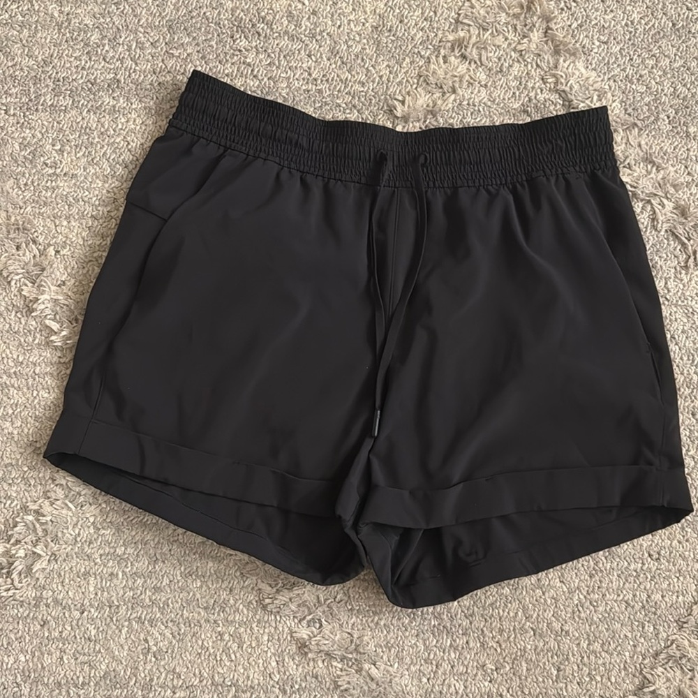 Lululemon black 3 inch mid rise athletic shorts with pockets